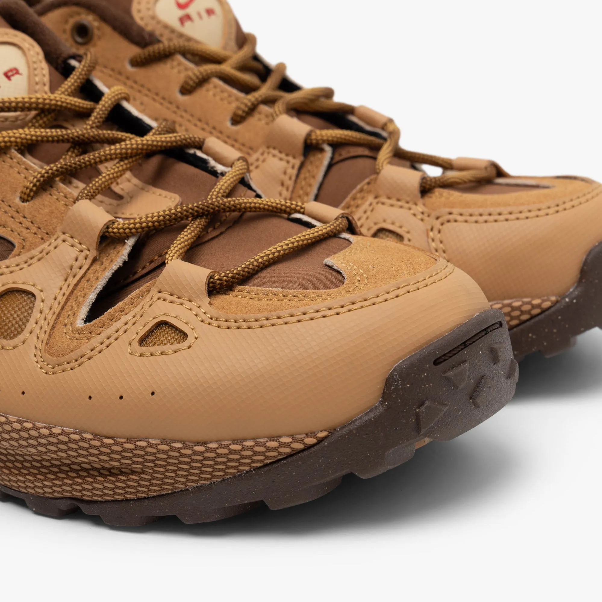 Nike ACG Air Exploraid Flax / Gym Red / Cacao Wow - British Tan